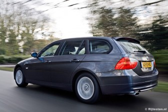 BMW 3 Serie Touring 320i Business Line: Freude am Fahren is zeker ook op deze vierpitter van toepassing.