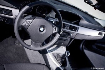 BMW 3 Serie Touring 320i Business Line: Niks aan te merken op het dashboard met de twee heuvels.