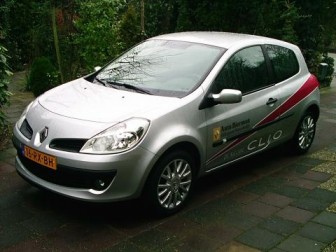 Renault Clio 1.4 16v Dynamique Luxe: Dynamische, spitse snuit