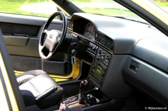 Volvo 850 T-5R  : De Zweedse no-nonsense mentaliteit straalt van het dashboard af.