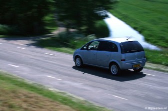 Opel Meriva 1.6 Twinport Cosmo: Het weggedrag van de Meriva heeft dezelfde sportieve ambities als de motor
