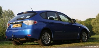 Subaru Impreza 2.0R Luxury: Ondanks zijn kleur is de Impreza vrij anoniem.