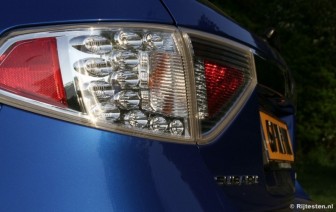 Subaru Impreza 2.0R Luxury: Kenmerkende achterlichten voor de Impreza.