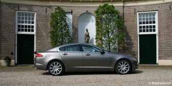 Jaguar XF 2.7D Premium Luxury title=