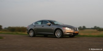 Jaguar XF 2.7D Premium Luxury title=