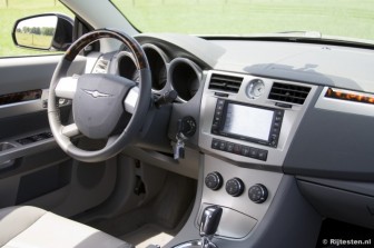 Chrysler Sebring Cabrio 2.7 V6 Limited: Hard plastic dat de klok slaat.