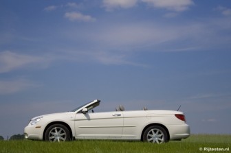 Chrysler Sebring Cabrio 2.7 V6 Limited: In deze cabrio voldoende plaats voor vier volwassenen.