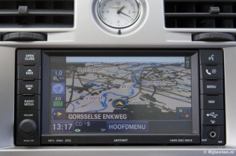 Chrysler Sebring Cabrio 2.7 V6 Limited: Een duidelijk navigatiesysteem aan boord.