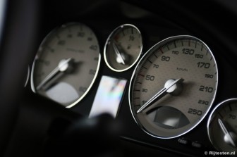 Peugeot 607 2.7-24v V6 HDiF Executive: De wegligging mag dan wat tegenvallen, de motor is wel een juweeltje.