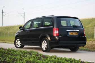 Chrysler Grand Voyager 2.8 CRD Touring: Het hoekige design kenmerkt de laatste generatie Grand Voyager.