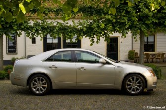 Cadillac CTS 3.6 V6 Sport Luxury: Vanaf de zijkant is de vloeiende lijn goed te zien.