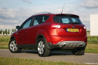 Ford Kuga 2.0 TDCi Titanium: Beschermplaten kenmerken de Kuga.