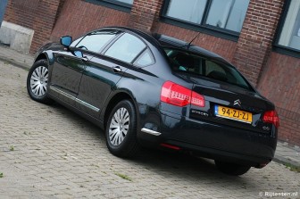Citro�n C5 2.0 HDiF Comfort: Een muurbloempje kun je de C5 niet meer noemen.