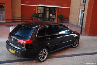 Fiat Croma 1.9 MultiJet Corporate Premium: Talrijke chroomaccenten doen de naam Croma alle eer aan