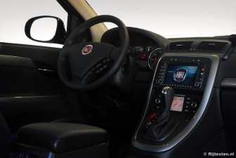 Fiat Croma 1.9 MultiJet Corporate Premium: Fraaie details sieren het hooggeplaatste dashboard van de Croma
