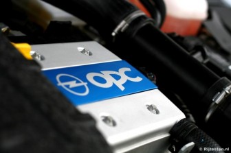Opel Astra GTC OPC  N�rburgring Edition: De tweeliter turbomotor is hitsig en krachtig, maar klinkt nogal rauw.