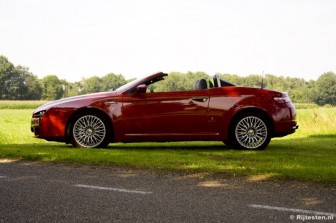 Alfa Romeo Spider 3.2 JTS V6 Q4 Exclusive: Meer een showbal dan een sportwagen.