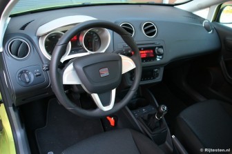 Seat Ibiza 1.9 TDI 105pk Sport-Up: Een nieuwe trend: de vorm van de grille ook in het stuur.