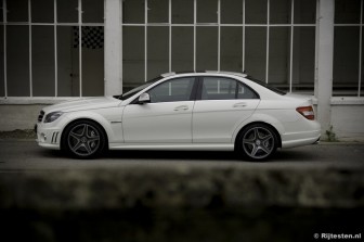 Mercedes-Benz C 63 AMG  : De geur van olie, rubber en benzine hangt nog steeds in de lucht