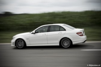 Mercedes-Benz C 63 AMG  : Op topsnelheid gaat de C63 AMG licht aanvoelen