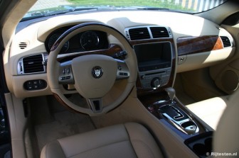 Jaguar XK Convertible 4.2 V8  title=