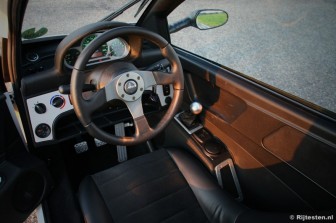 Carver One 0.7 16v turbo : Een kleine ruimte waarin soberheid troef is.