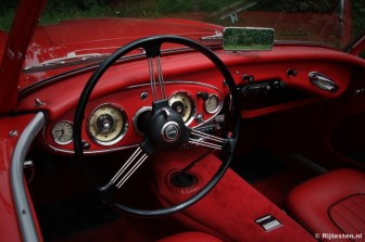 Austin-Healey 3000 Mk I 1960: Het interieur is net zo rood als de buitenkant.