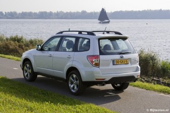 Subaru Forester 2.0D Executive: De kleur wit staat de Forester goed.