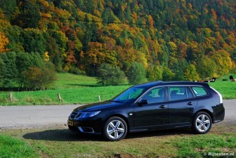 Saab 9-3 Sport Estate 2.8 Turbo V6 Aero XWD: De 9-3 Sport Estate oogt gedrongen en dynamisch