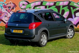 Peugeot 207 SW Outdoor 1.6 HDiF XS title=
