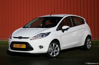 Ford Fiesta 14 16V Titanium De Fiesta kreeg totaal nieuwe belijning mee