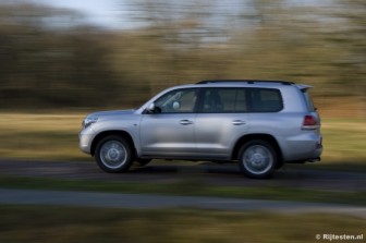 Toyota Land Cruiser V8 4.5 D-4D Executive: Sterk en dynamisch: 2,5 ton schoon aan de haak in beweging.