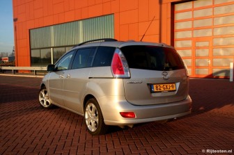 Mazda 5 2.0 CiTD Business: Kleine wijzigingen aan het exterieur, de achterlichten vallen daarin het meest op.