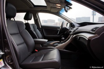 Honda Accord Tourer 2.4i VTEC Executive: Aan boord van de Accord heerst een sportieve sfeer