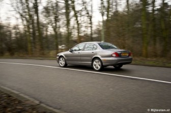Jaguar X-Type 2.2D  title=