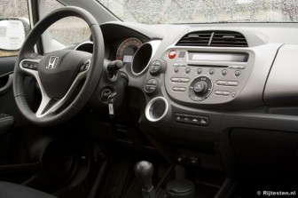 Honda Jazz 1.4i Elegance: Een degelijk en ovezichtelijk dashboard.
