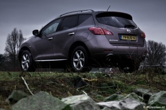 Nissan Murano 3.5 V6  : De achterzijde is wat minder uitgesproken dan de voorkant.