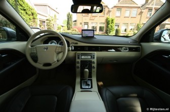Volvo XC70 D5 Summum: In beide Volvo's zit je als een vorst.