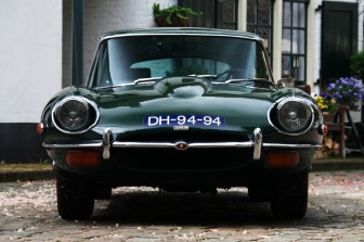 Jaguar E-Type Coupé 4.2 2+2 Series II: De E-type heeft voor een sportieveling een behoorlijke zijdelingse overhang