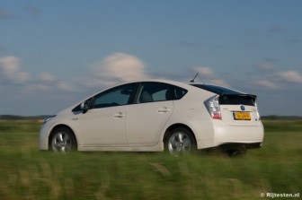 Toyota Prius 1.8 HSD Dynamic: Het comfort van de Prius is prima, de wegligging had beter gekund.