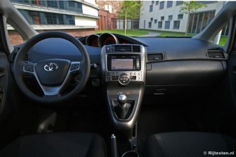 Toyota Verso 1.8 VVT-i Panoramic Business: Alle functionaliteit concentreert zich in het midden