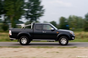 Ford Ranger 2.5 TDCi Limited: