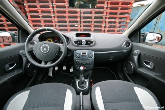 Renault Clio RS 2.0 16V  title=