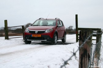 Dacia Sandero Stepway 1.6 MPI 90 :