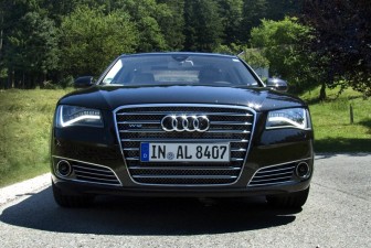 Audi A8L  : 