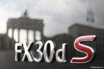 Infiniti FX 30d S Premium title=