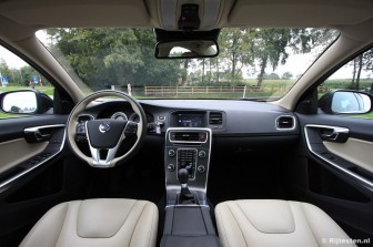 Volvo S60 D5 Summum title=