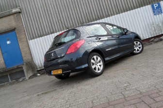 Peugeot 308 1.6 eHDi Active title=