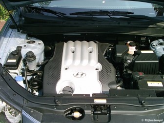 Hyundai Santa F� 2.7i V6 4WD StyleVersion: De 2.7 liter V6 vormt een goede combinatie met de 4-traps automaat