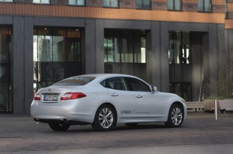 Infiniti M35h GT Premium: